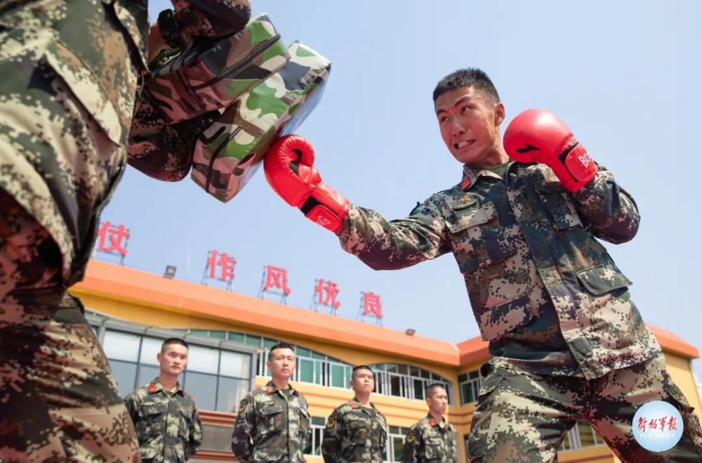 一招制敌！看武警官兵搏击对抗训练密码锁怎样重新设密码2023已更新(头条/微博)密码锁怎样重新设密码
