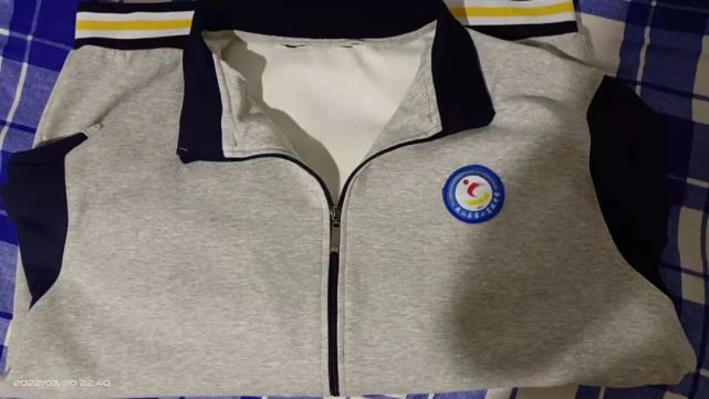 四中历届校服永远怀念穿校服的日子回想起来总觉得自己还可以再做一个