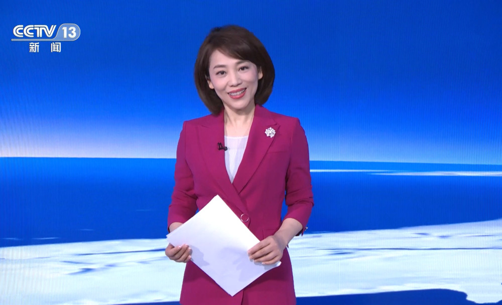 央视新闻主播劳春燕直播出现"意外",观众未察觉异样插图2