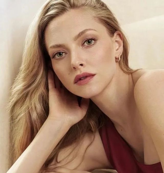 气质女神amanda seyfried挂牌纽约豪华公寓,简约粉嫩