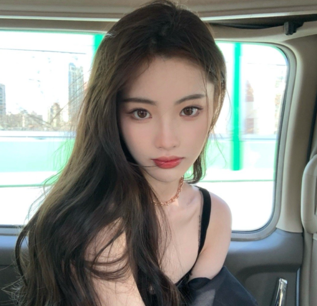 ming网红女友曝光曾参加uzi求婚典礼玩家纷纷要求交份子