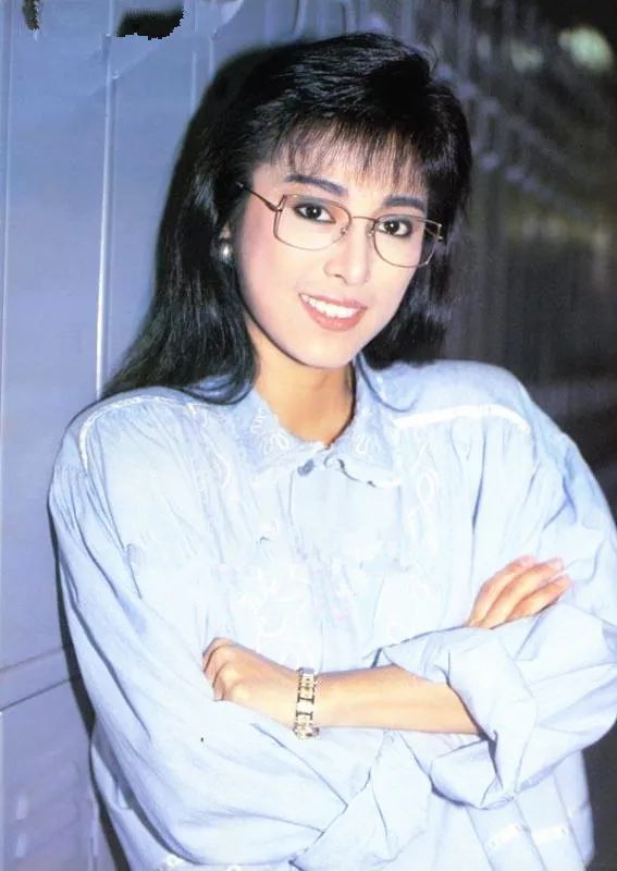 "港风美人"米雪太会穿,和张学友同框似少女,因黄蓉一炮而红