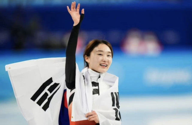崔敏静夺得短道速滑世锦赛女子1500米冠军