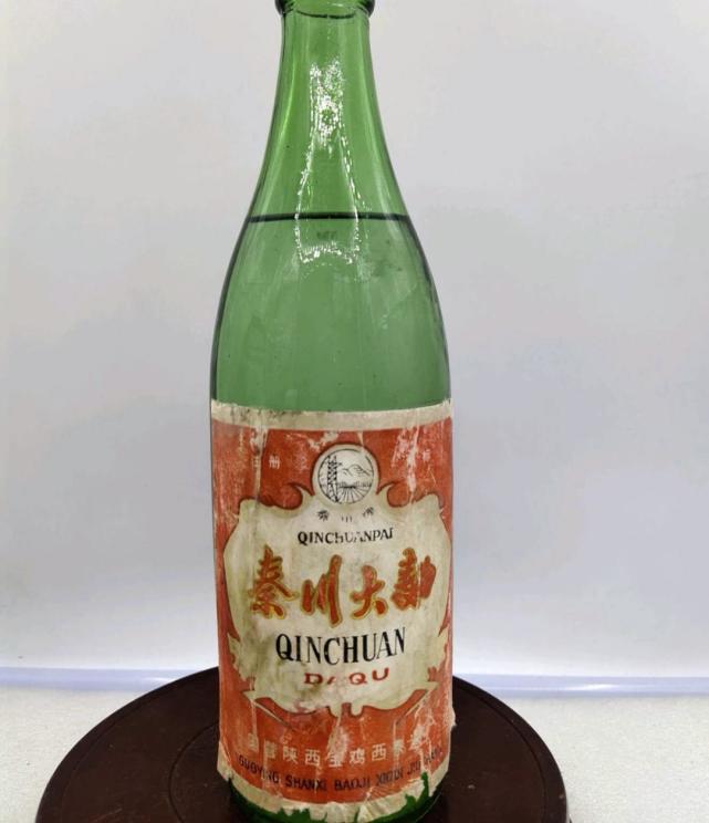 秦川大曲属于凤香型白酒,是我国和陕西最古老的名酒之一,这款酒与西凤