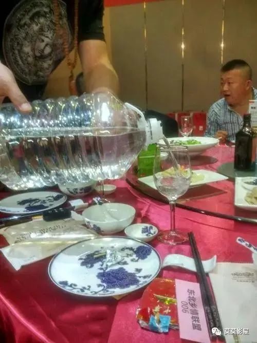 东北人这么爱喝酒为啥东北的酒不出名呢4点因素导致酒不出名