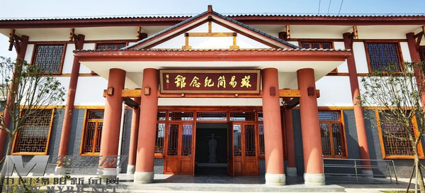 馆学生在苏易简纪念馆参观古盐泉县旧址上方寺奔着"状元故里"的名头