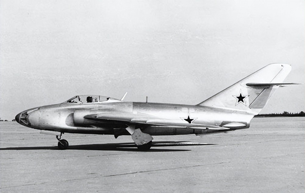 不装雷达装炮塔,仿佛退步到二战标准,罕见的米格17sn对地攻击机_腾讯