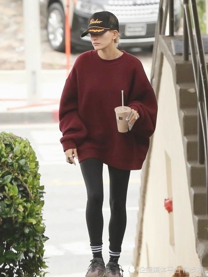 海莉一周卫衣出街时尚穿搭街拍合集分享_腾讯新闻