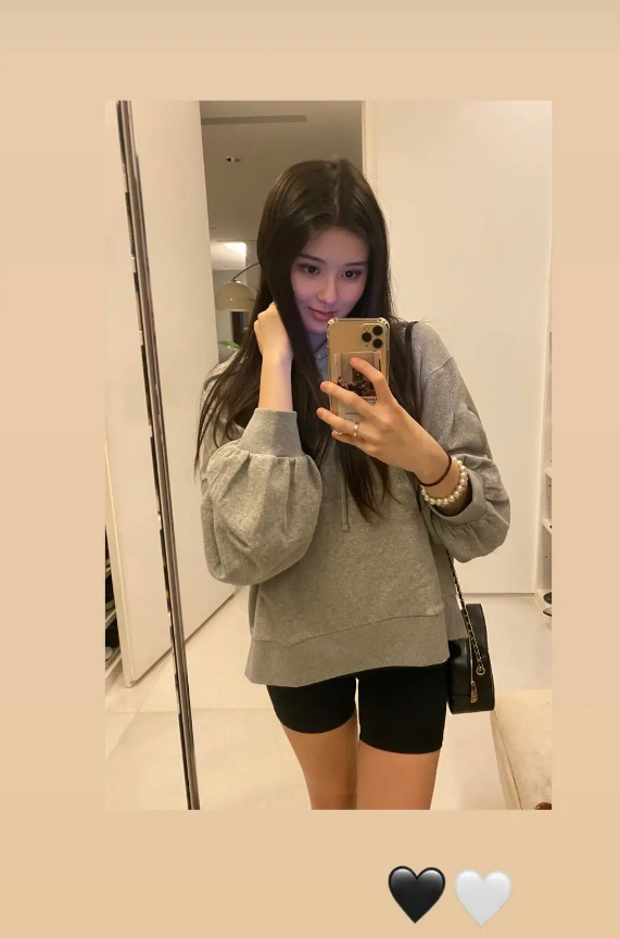 认真端详廖思惟会发现,有几分孙芸芸的神韵,五官轮框