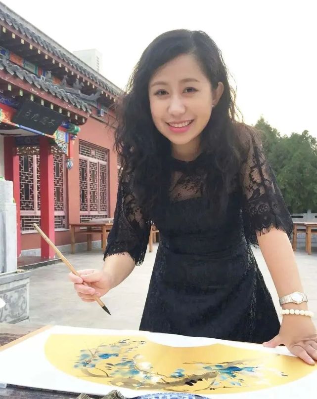 中美协美女画家疯狂抄袭业余动漫师,抄袭一张卖8万