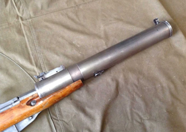 纳甘步枪修改而来,锯断前端枪管,重新连接一根50毫米迫击炮的炮管