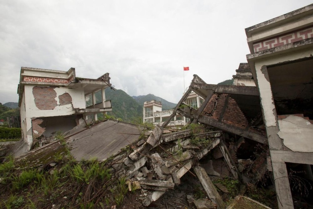 其實,就在地震發生前5天,四川眉山,內江等地的居民曾反映,自己聽到了