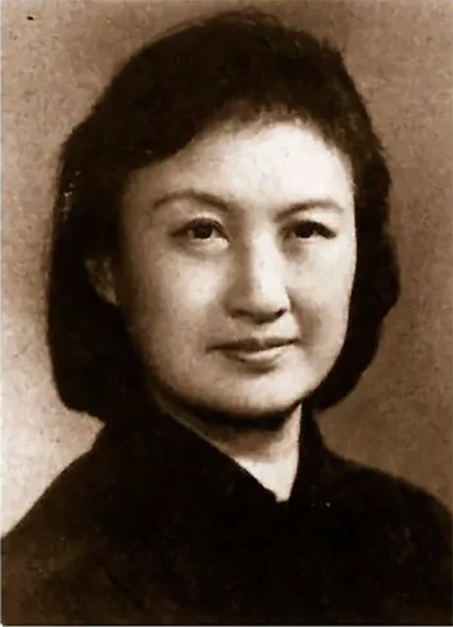 黄宗英:结婚18天成寡妇,愧对第二任,与美男苦恋33年,晚年再婚