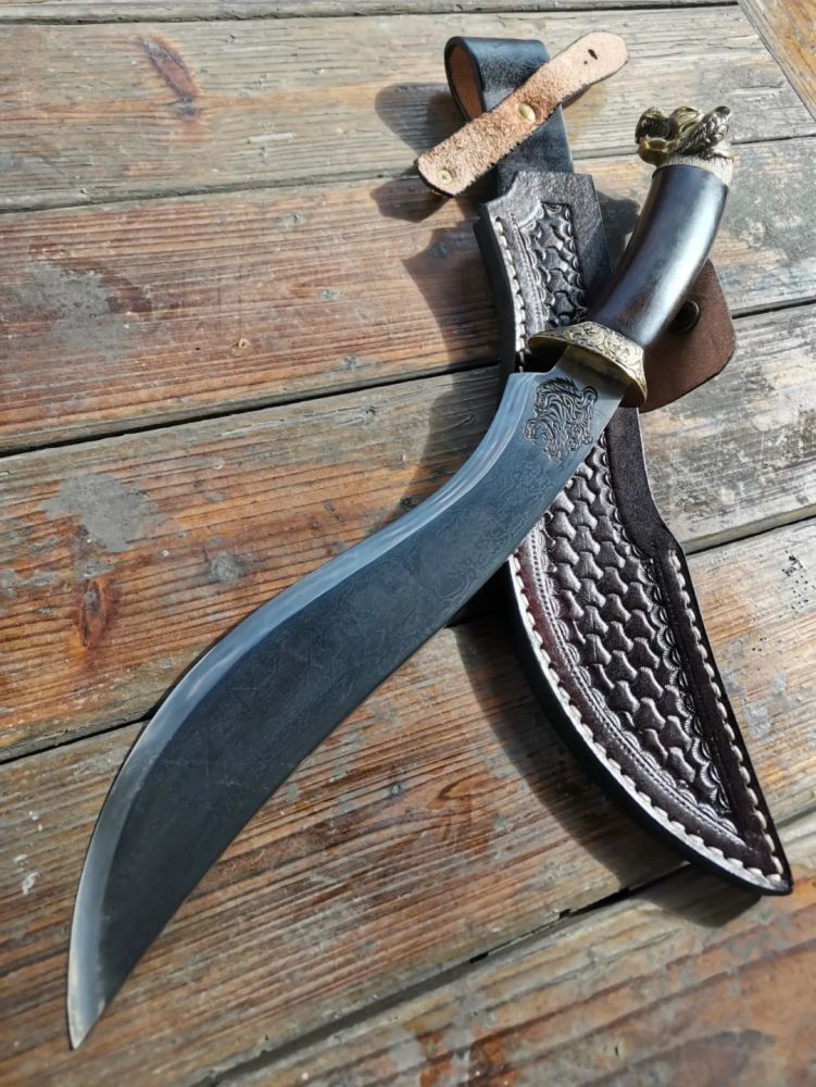 一寸短一寸险这把威武霸气的短刀让人爱不释手