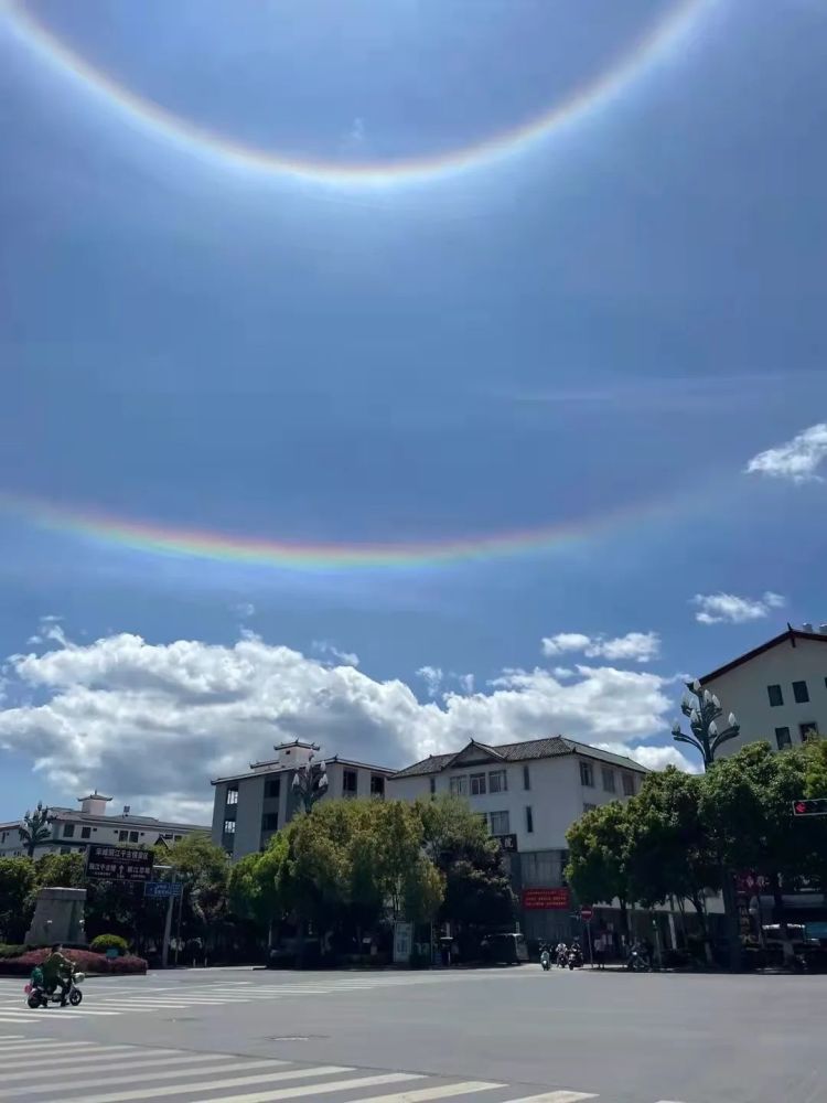 摄/梅儿日晕的出现给大地增添了几分惊艳即便知道是正常的天气现象