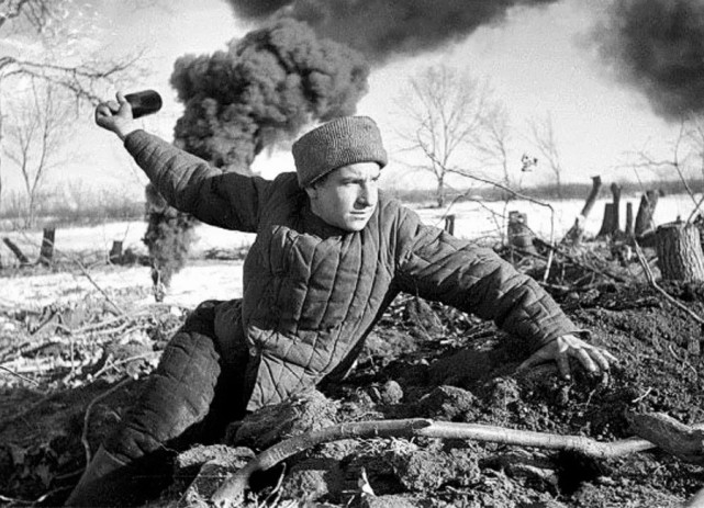 二战中的顿巴斯战役苏军投入了105万人,伤亡27万人