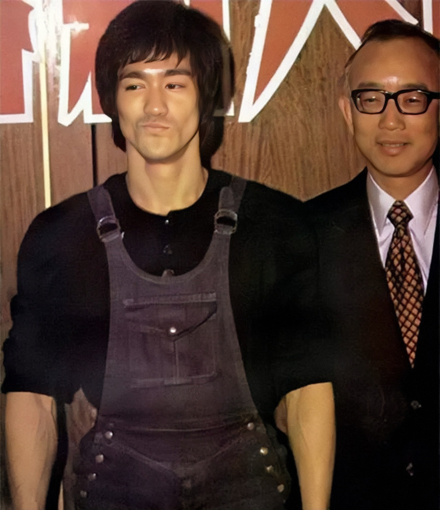 而这样优渥的条件,让当时作为嘉禾头牌演员的王羽心有不爽:一个新加入