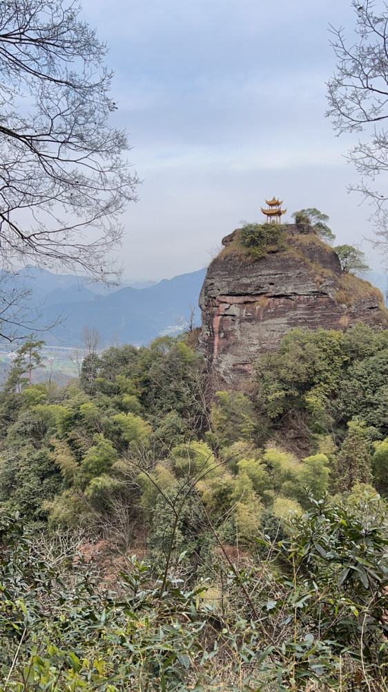 奇山异景齐云山