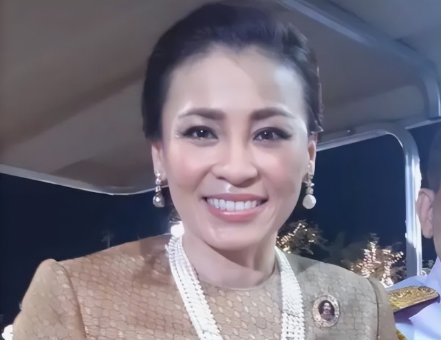 51岁西拉米心灰意冷,走出行宫待遇直线下滑,还要看着情敌受宠