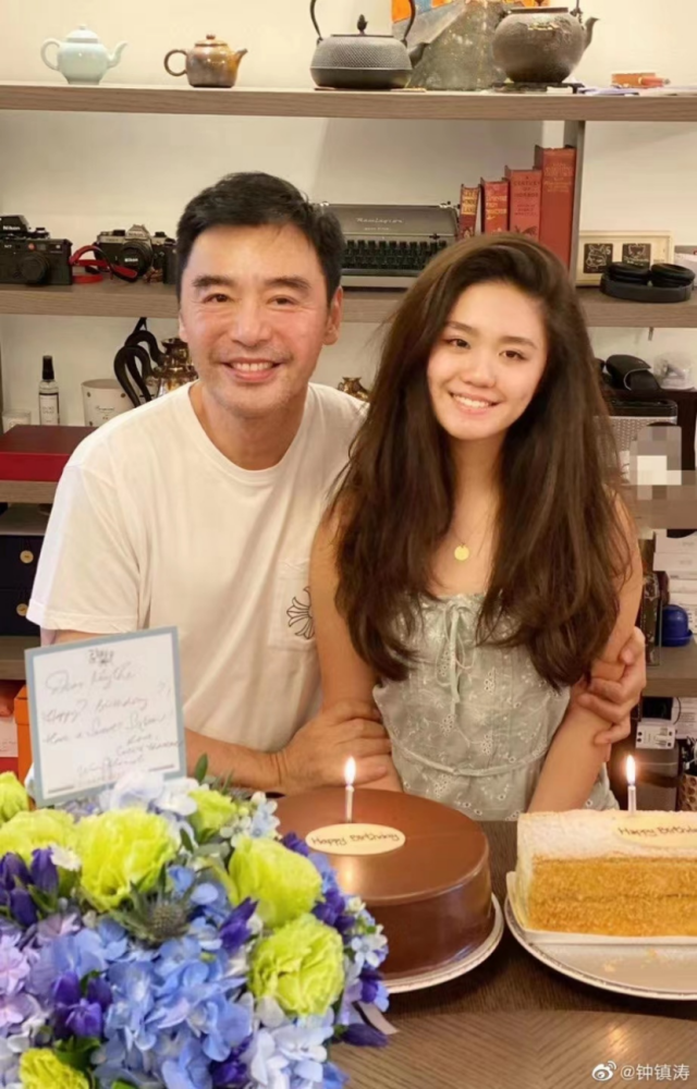 钟镇涛的现任太太范姜最近也在个人社交平台上发布了大女儿的最新消息