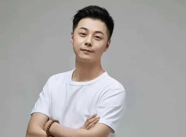 文森也下场撕过这个女粉丝,不过双方到最后也没撕出个黑白来,后来这个