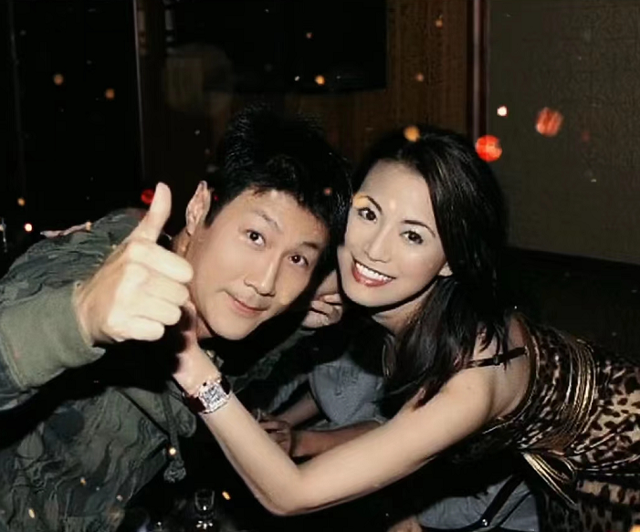 港星陈雅伦晒与林国斌合影,天王黎明莫名上榜,真的有那么撞脸?