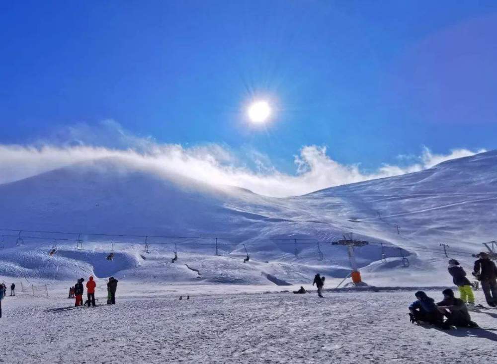 非常考验滑雪者的能力,在托乌恰尔滑雪场可以坐空中缆车,缆车很高非常