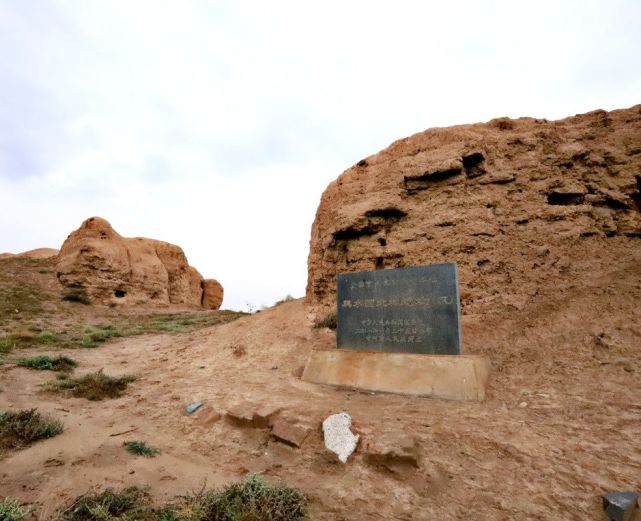 312國道南側還有一個南城遺址,是明代建築,黑水國遺址實際上是指位於