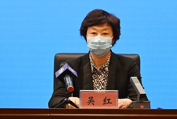 哈尔滨市税务局总审计师吴红答记者问.