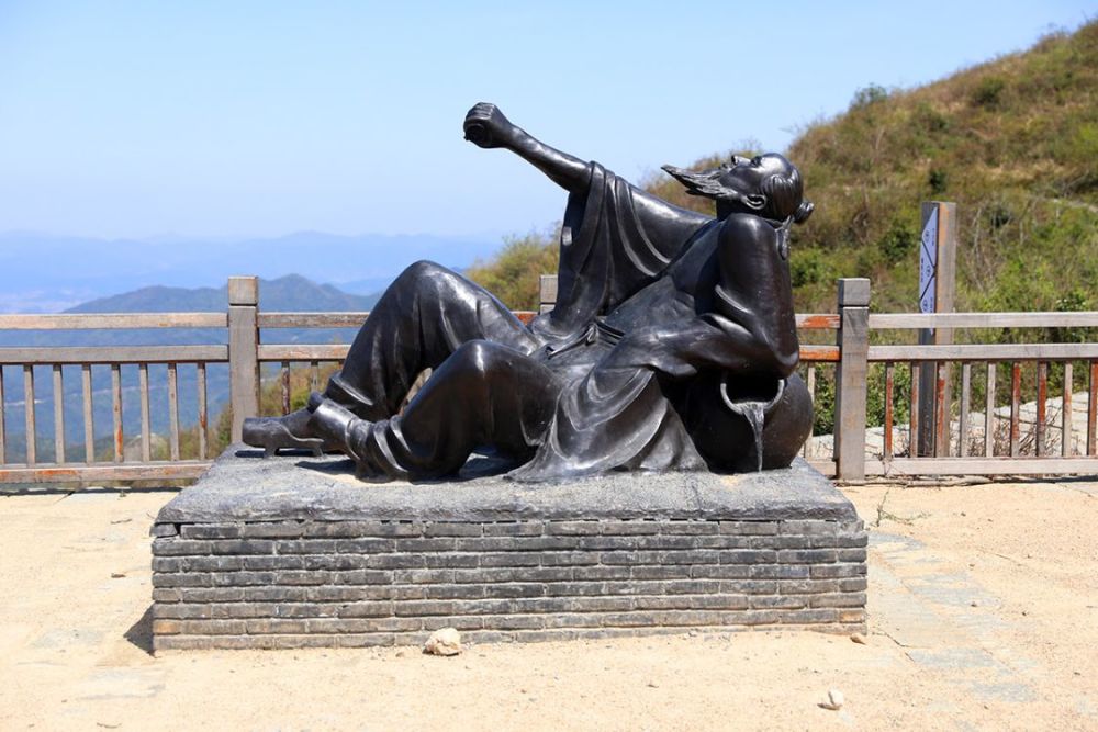 上虞区的第一高峰山水诗人谢灵运登此山饮酒覆卮