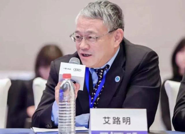 一番斡旋,博弈较量之前的3月29日,武汉当代集团董事长换人,周汉生被免