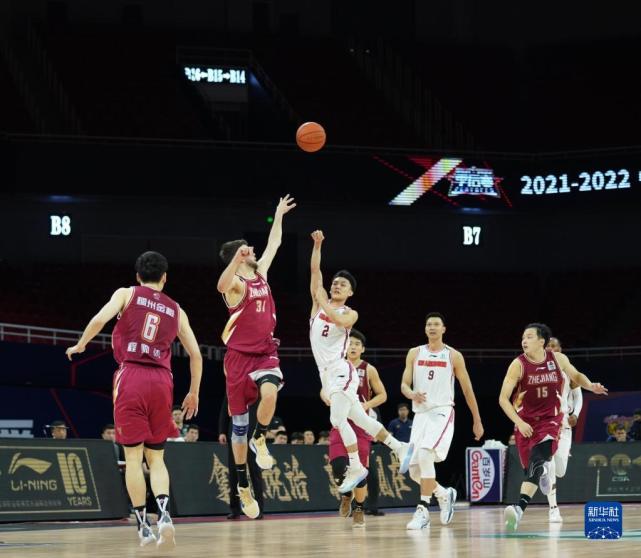 在江西南昌举行的2021-2022赛季中国男子篮球职业联赛(cba)季后赛第