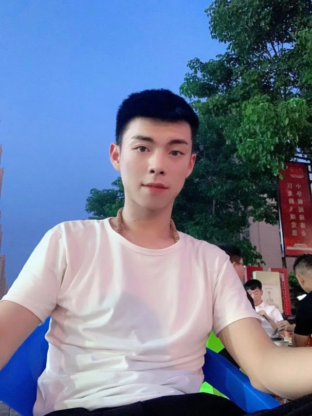 (已实名认证)嘉宾:吕世杰.阳光帅气99年关键词