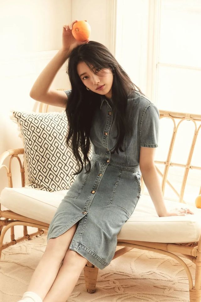 近期的一组复古风品牌代言照:秀智的新剧《安娜》已经拍摄完成,将于