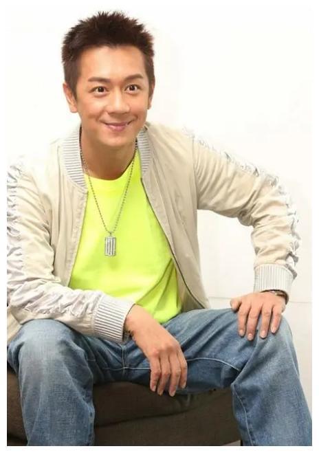 52岁陈浩民演少年,新剧遭嘲讽,网友:白月光回不去了