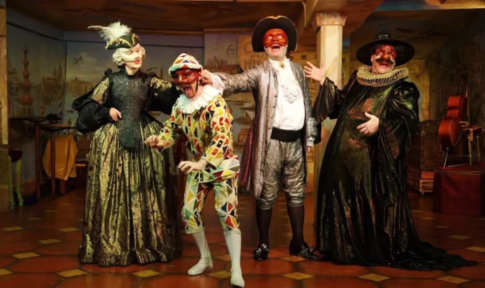 意大利即兴喜剧(commedia dellarte)即兴戏剧起源于16世纪文艺复兴