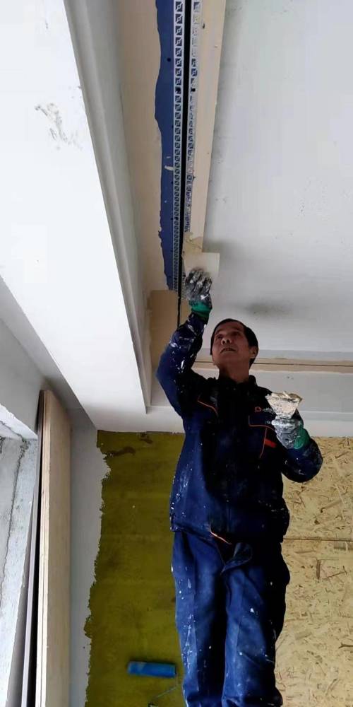 油漆工55岁成中国美院学生做工是为了糊口画画才是梦想