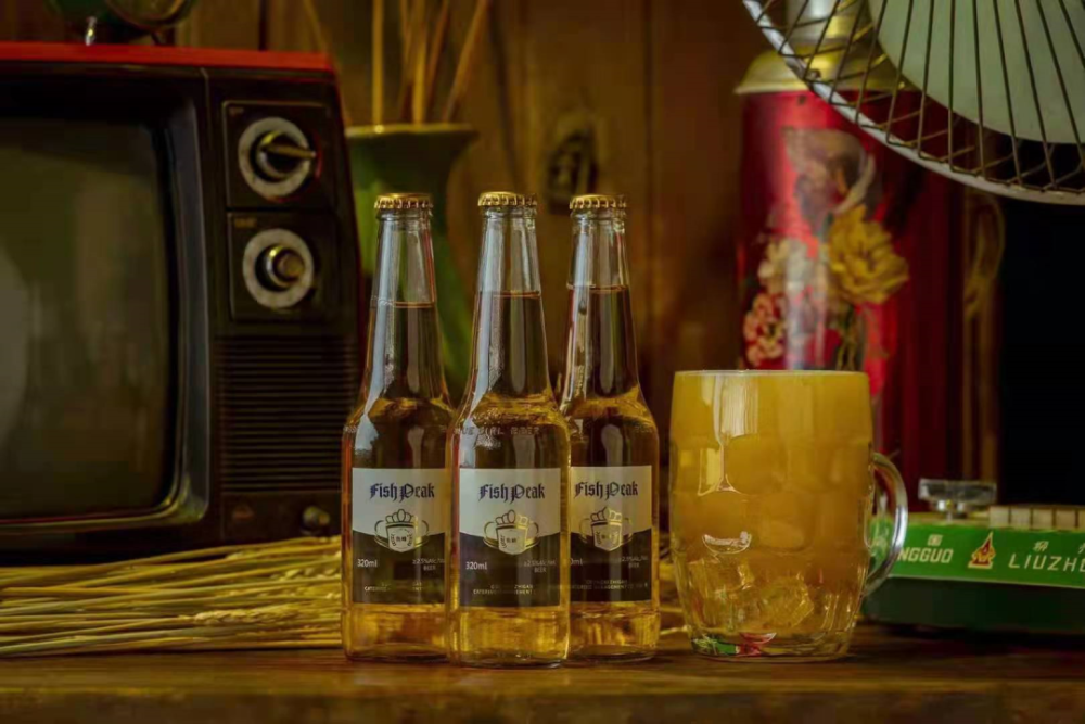 "原柳州市啤酒总厂办公室主任胡成说,过去黄村这里有电池厂,日用化工