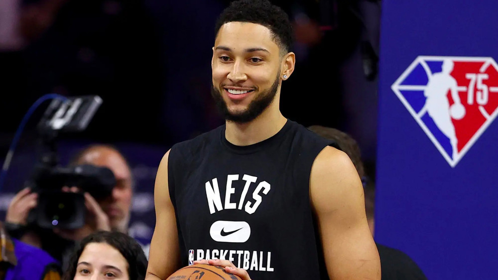 西蒙斯季后赛首轮复出目前背部疼痛已经消失正努力增加训练量