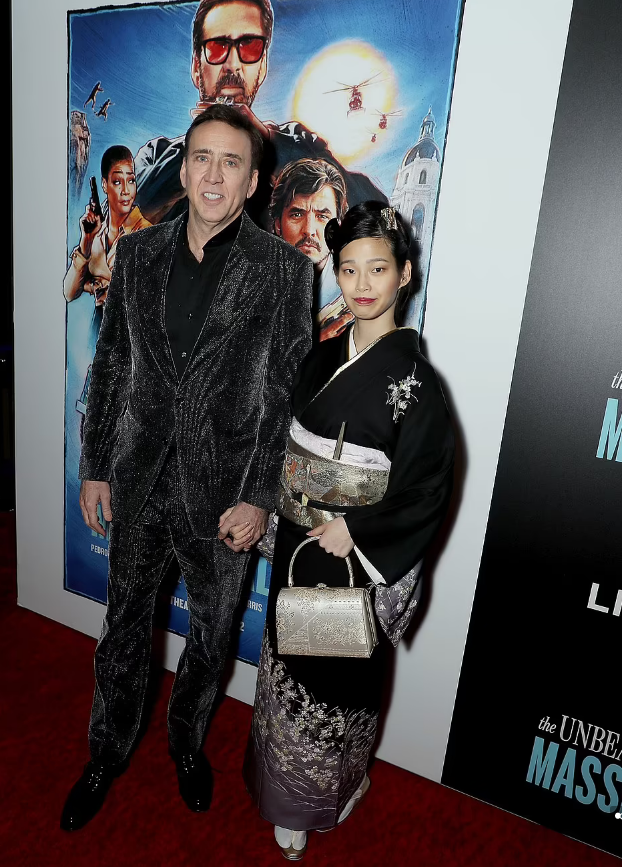 尼古拉斯凯奇携孕妻出席首映礼怀孕后的柴田梨子颜值飙升