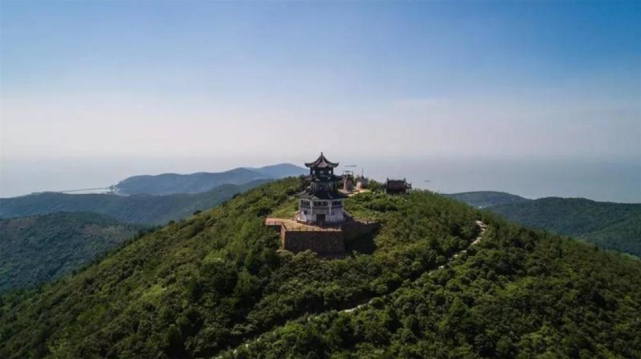 陸巷古鎮:是蘇州吳中東山鎮的一個小村子,位於太湖邊,背山面湖,是一座