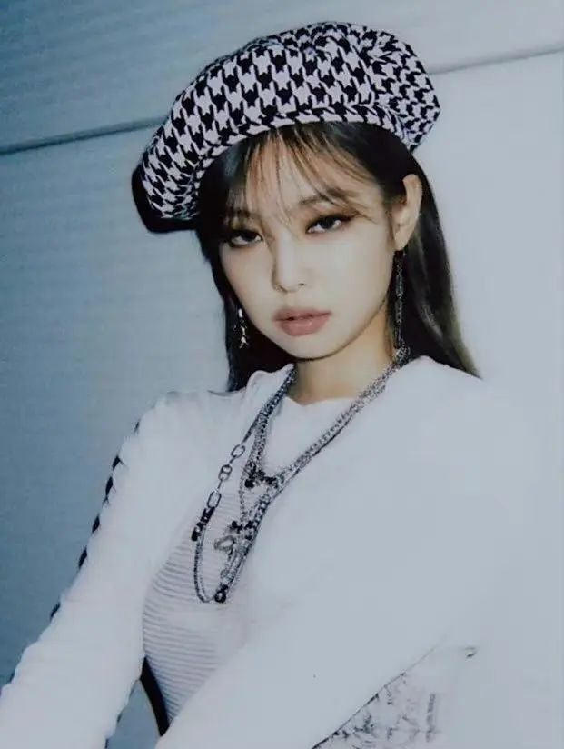 许多贝雷帽爱好者,像是泫雅,jennie,赵露思,她们戴的贝雷帽多种多样