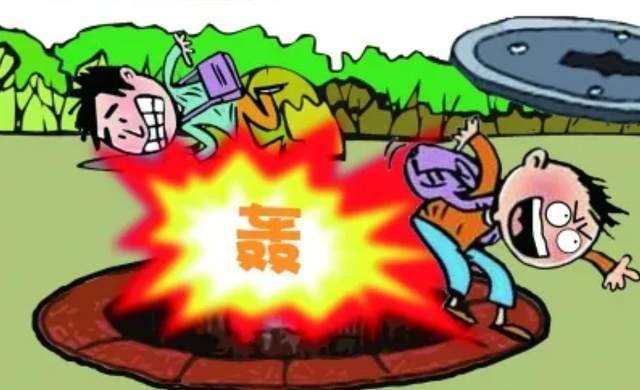 比如2020年1月份,四川达州的一位小女孩朝街上的下水道井盖里扔了一个