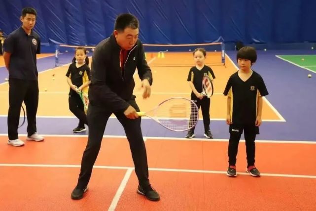 此外,汇佳的网球还得到前中国国家网球队主教练,cctv央视网球顾问王越