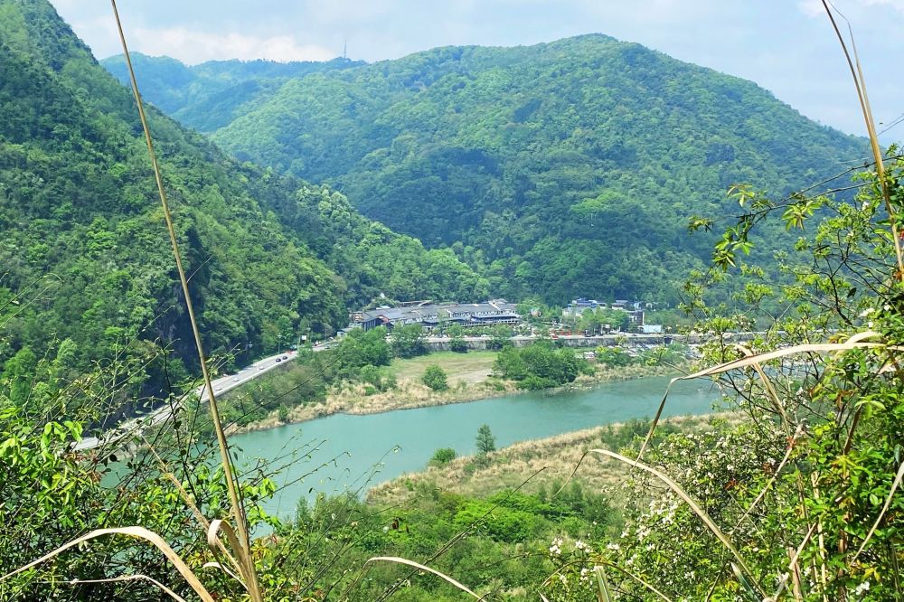 徒步成都彭州牛心山山顶风景绝佳千年古寺有着神奇传说