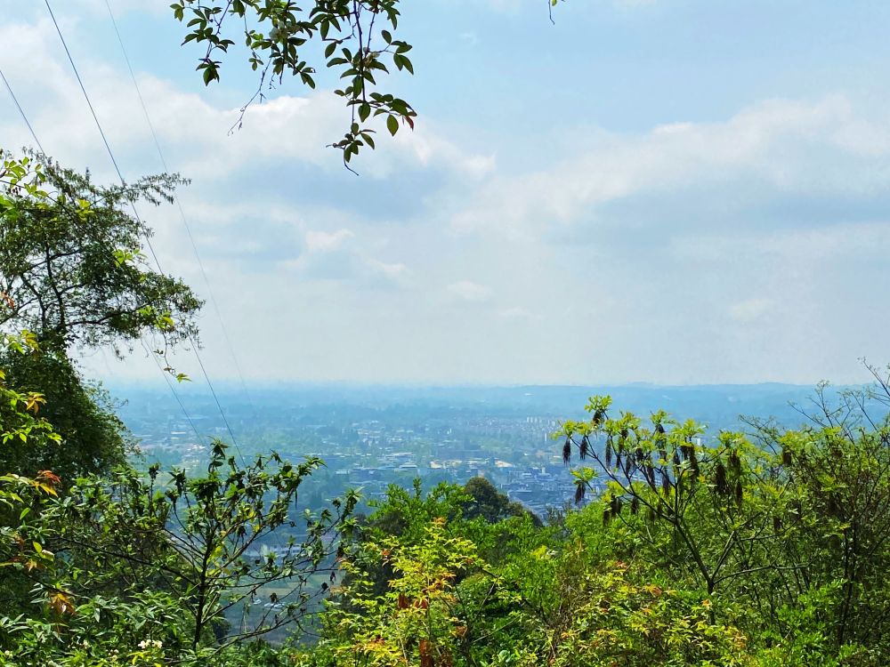 徒步成都彭州牛心山,山顶风景绝佳,千年古寺有着神奇传说