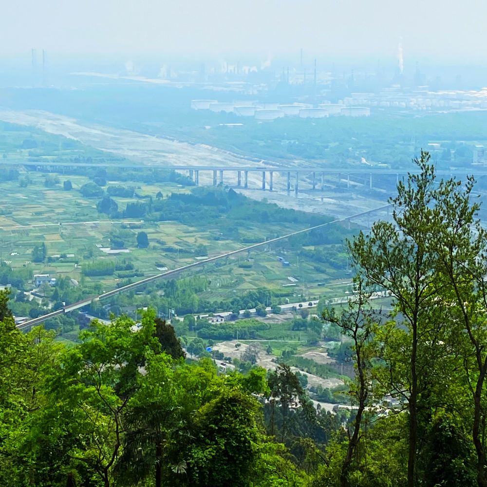 徒步成都彭州牛心山,山顶风景绝佳,千年古寺有着神奇传说_腾讯新闻