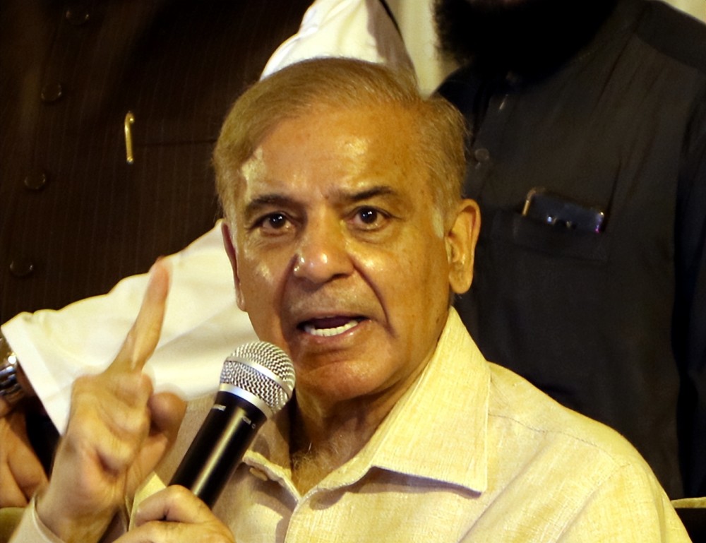 以及另一名候选人,巴前外长库雷西退出选举,夏巴兹-谢里夫在议会总理