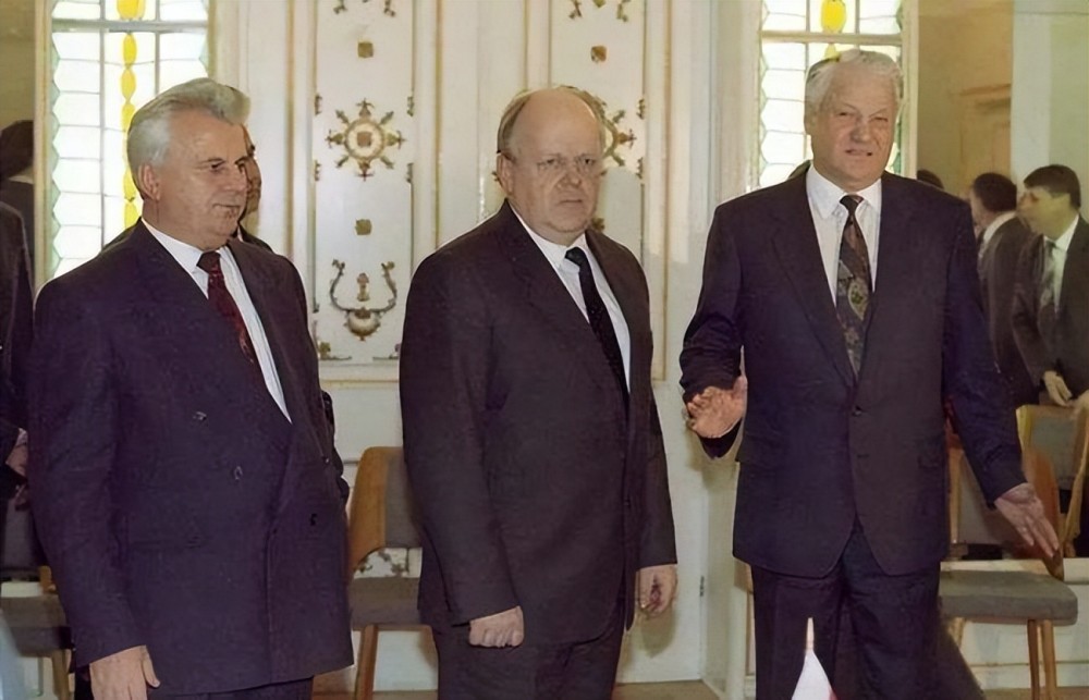 俄乌分家三十年，兄弟反目三步曲，乌克兰首任总统如何埋下伏笔？