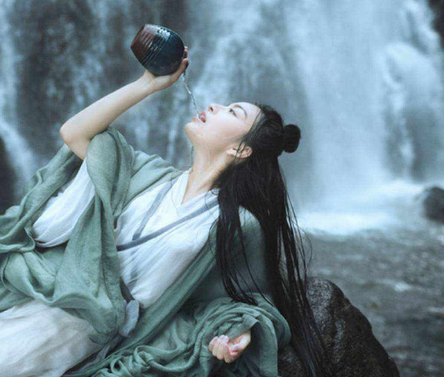 酒品见人品,喝多了爱耍酒疯的人,一定要远离!